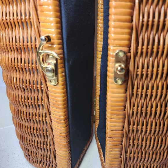 Vintage PicNic Rattan Basket For Wine, Wine Glasses And Accessories - Picture 5 of 14